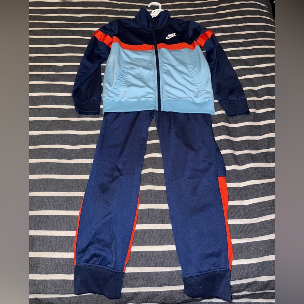 Nike Set with Color blocking - Picture 2 of 8